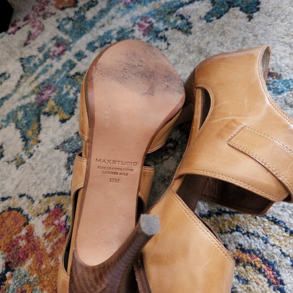 Tan heels - Picture 3 of 11